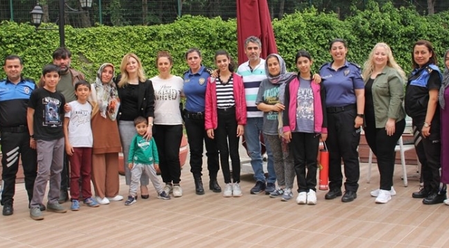 Polis eşleri derneği başkanı Gezer,depremzedelerle buluştu