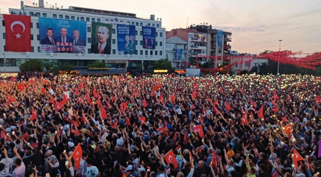 Siyasetin nabzı Manisa'da attı