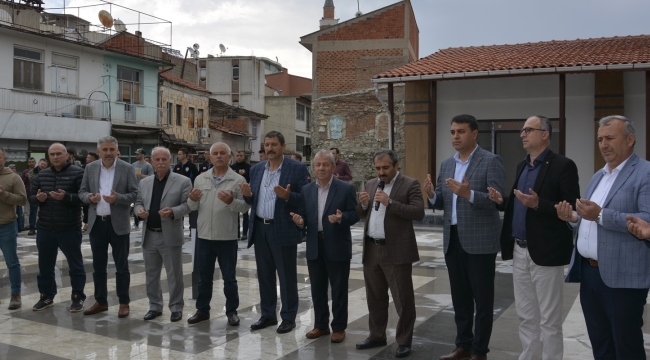 Türkiye'de bir ilk: Demirci'de yürüyen merdiven için dualı tören