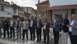 Türkiye'de bir ilk: Demirci'de yürüyen merdiven için dualı tören