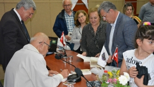 Yurdal Keskiner, kitap gelirini burs fonuna bağışladı