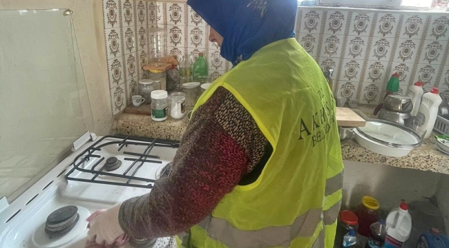 Akhisar'da evde bakım ekibi iş başında