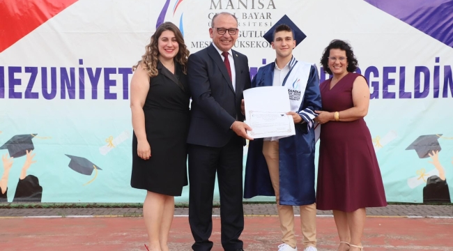 Akın ailesinde mezuniyet sevinci