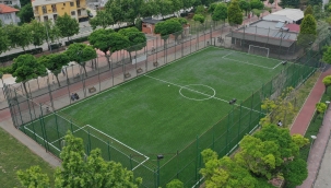 Bakım ve onarımı tamamlanan halı saha açıldı