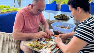 Başkan Akın'dan yaprak sarma