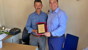 Başkan Dutlulu'ya plaket