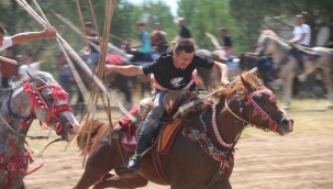 Cirit ve değnek atışları turnuvasında renkli görüntüler