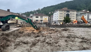 Karadenizde sel,evler boşaltıldı,okullar tatil edildi