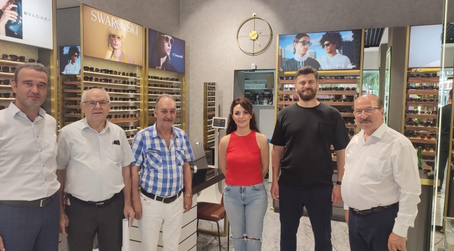 MESO başkanı Akyüz esnafların şikayetlerini dinliyor