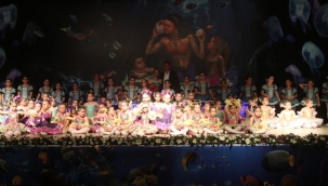 Minik balerinlerin muhteşem gösterisi nefes kesti