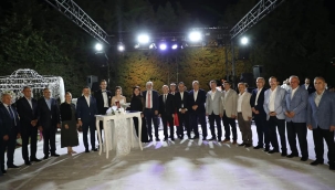 Siyasetcileri buluşturan nikah