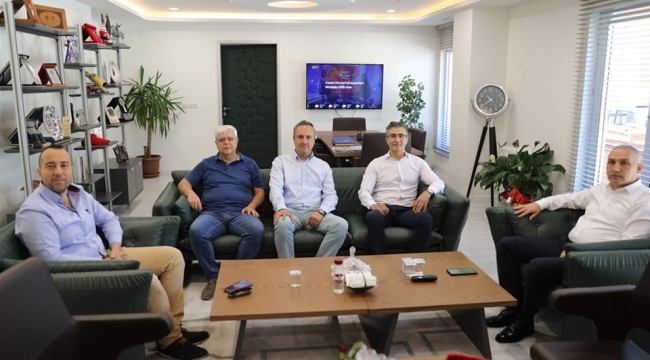 Tavuk yetiştiricileri birliği müdür Öztürk'ü ziyaret etti