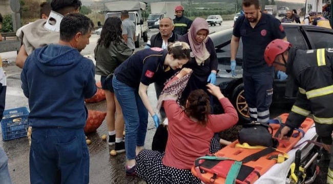 Trafik kazasında yaralanan 5 kişi hastaneye kaldırıldı