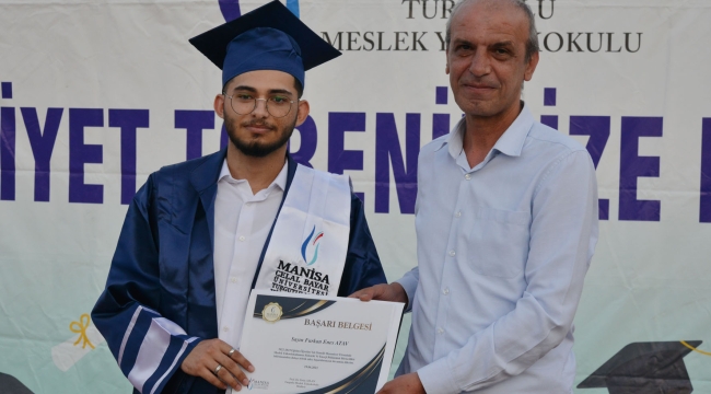 TUTSO'dan mezun öğrencilere ödül