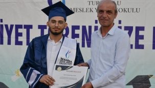 TUTSO'dan mezun öğrencilere ödül