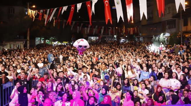 Uludetbent'liler Mumay konseriyle unutulmaz gece yaşadı
