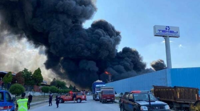 Vali Karadeniz,yangına havadan ve karadan müdahale ediliyor