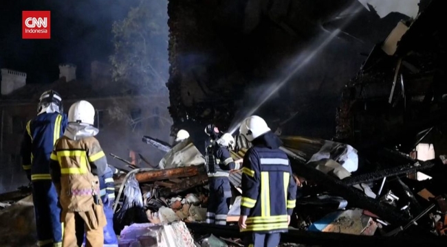 Yangın södürüldü:fabrika kül oldu