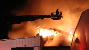 Yangını söndürmek için 52 ekip 92 personel müdahale ediyor