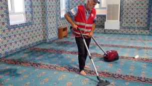 Akhisar'da camilerde hijyenik temizlik