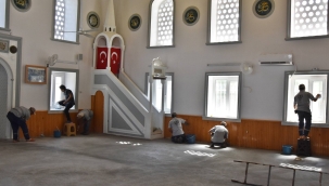 Akhisar'da camilerde hijyenik temizlik