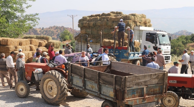 Alaşehir belediyesinden üreticilere ücresiz saman dağıtımı