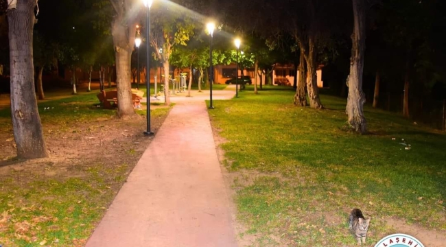Alaşehir'de parklar ışıklandırıldı