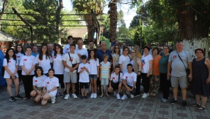 Başkan Akın kültür gezisine yolcu etti