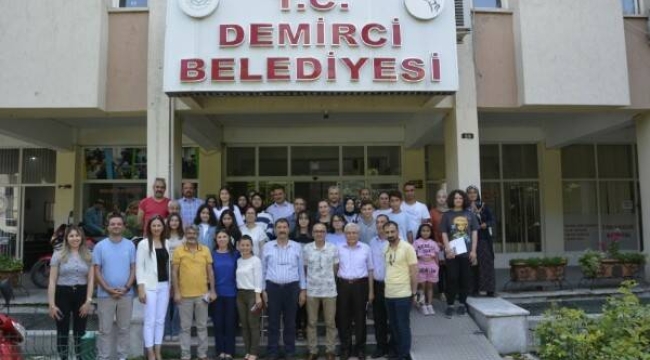 Başkan Selçuk, LGS'de başarılı olan öğrencilere ödül