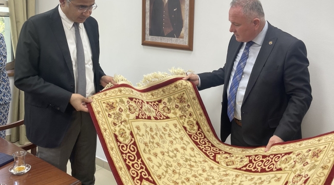 Demirci'ın meşhur halıları Kazakistan'da tanıtıldı