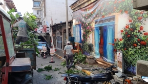 Fırtına ve dolu ilçeleri vurdu