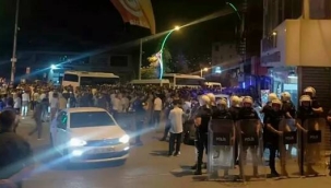 Halk sokağa döküldü