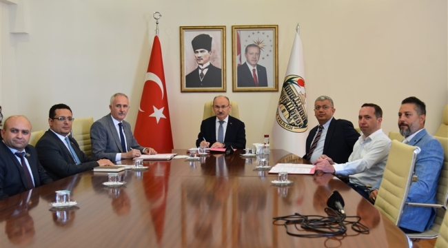 Hayırsever iş insanı babası adına okul yaptıryor