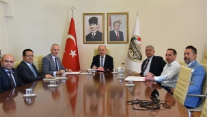 Hayırsever iş insanı babası adına okul yaptıryor