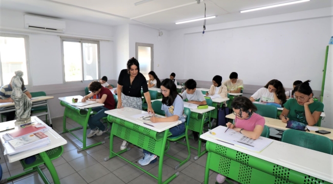 Kültür kurslarına katılan öğreciler ünivesiteye hazırlanıyor