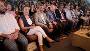 Mezuniyet törenine Balı'de katıldı