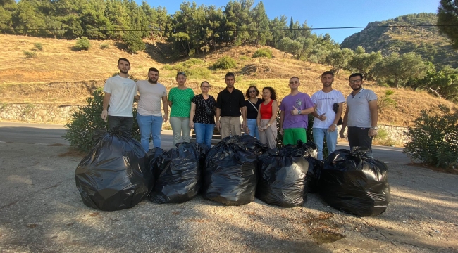 Ormanda çevre temizliğine İyi partililerde katıldı