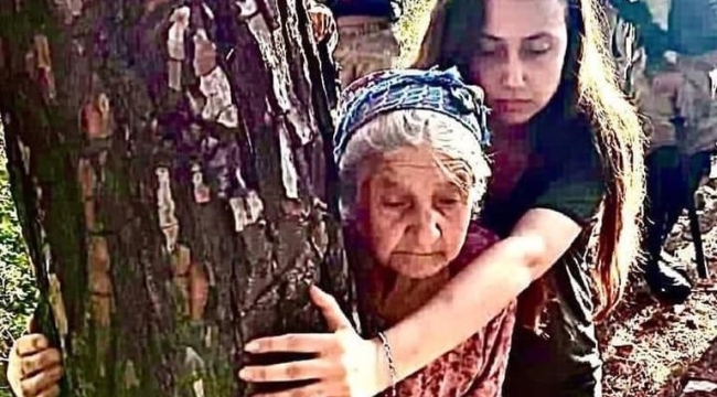 Ormanı korumak için ağaçla tek vucut oldular