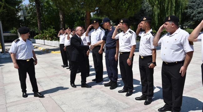 Vali Karadeniz Jandarmayı ziyaret etti