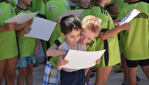 Yüzme kursundan mezun olanlar belgelerini aldı