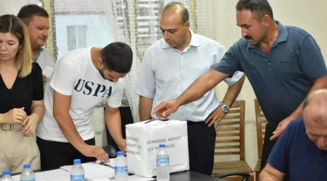 AKP'de 8 ilçede temayül yoklaması yapıldı