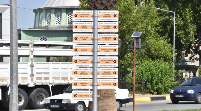 Alaşehir'de turistlere kolaylık sağlayacak levha montajları tamamlandı