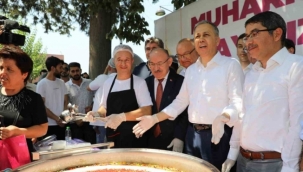 Bakan Yerlikaya aşure dağıttı