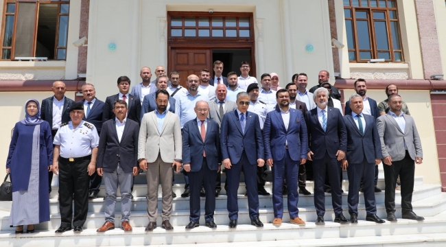 Bakan Yerlikaya'dan vali Karadeniz'e ziyaret