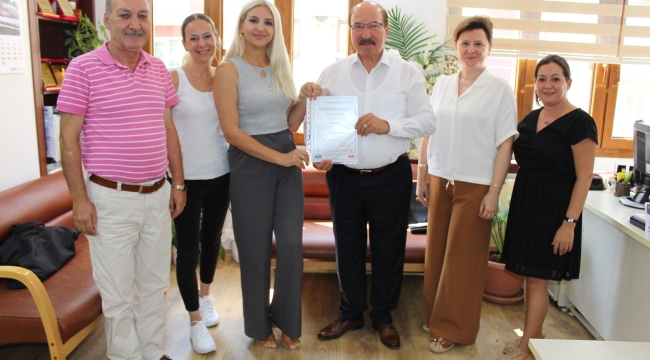 Başkan Akyüz başarılı danışmanlara belegeleri dağıttı
