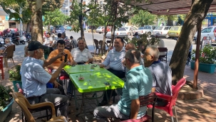 Başkan Dutlulu'dan vatandaşla çınaraltı çay sohbetleri