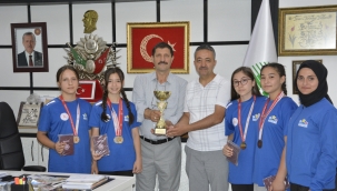 Başkan Selçuk şampıyonlarla bir araya geldi