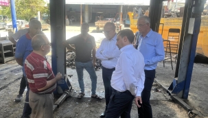 Belediye işyerleri yanan esnafların yardımına koştu