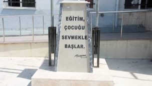 Belediyeden Fatih okuluna Ataürk büstü