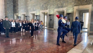 CHP'li 81 il kadın kolu başkanı eşitlik taleplerini önce Atatürk'e ilettiler